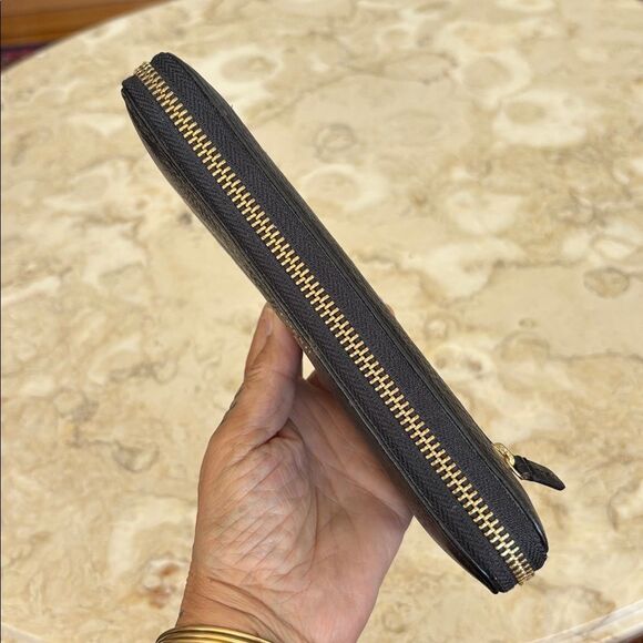 Fossil Leather Zip Around Long Wallet - Picture 5 of 14